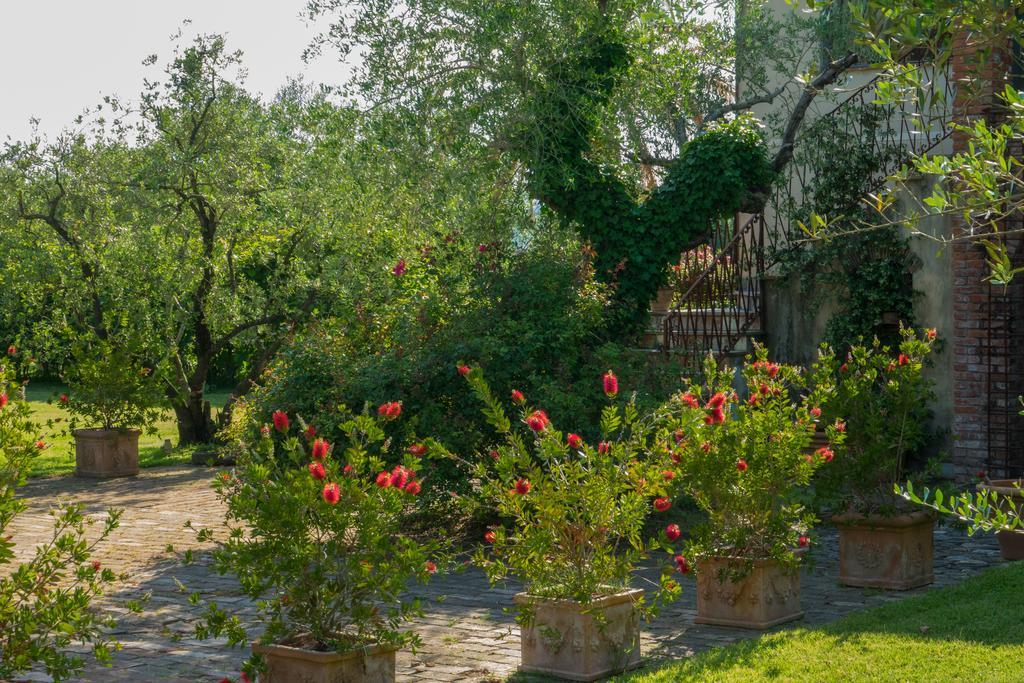 Resort La Ghiaia Sarzana Exterior photo